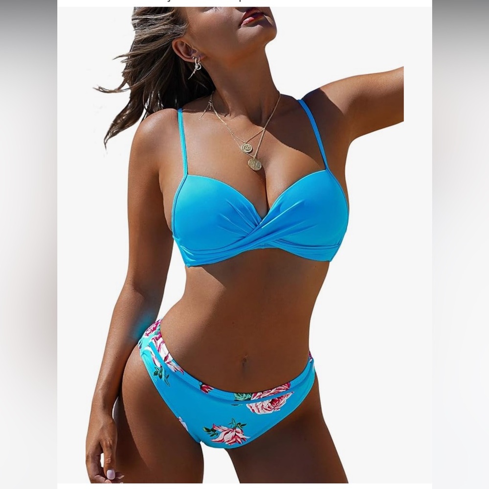 CUPSHE Sky / Teal Blue Floral Twist Mid Rise Bikini Size M NWOT